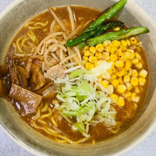 バターコーンのせ味噌ラーメン